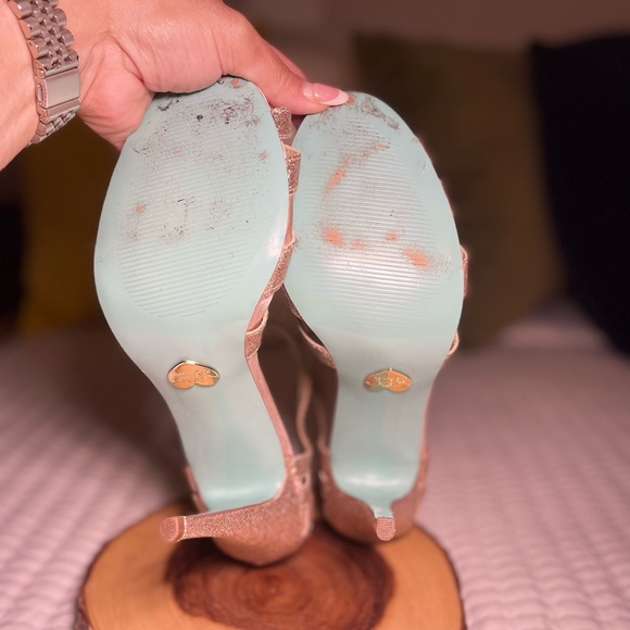 Blue by Betsey Johnson Tee Champagne Glitter Heels Size 9 - Picture 8 of 14